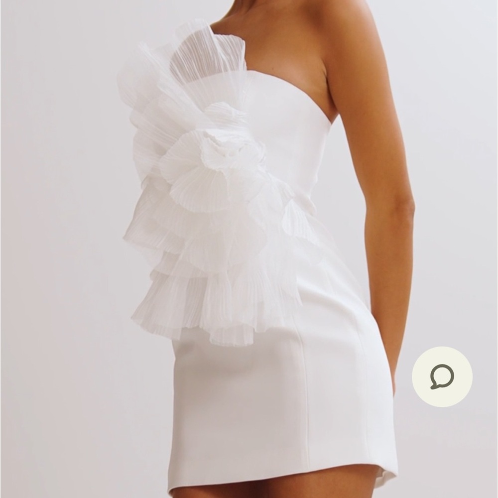 Elegant White Strapless Dress
